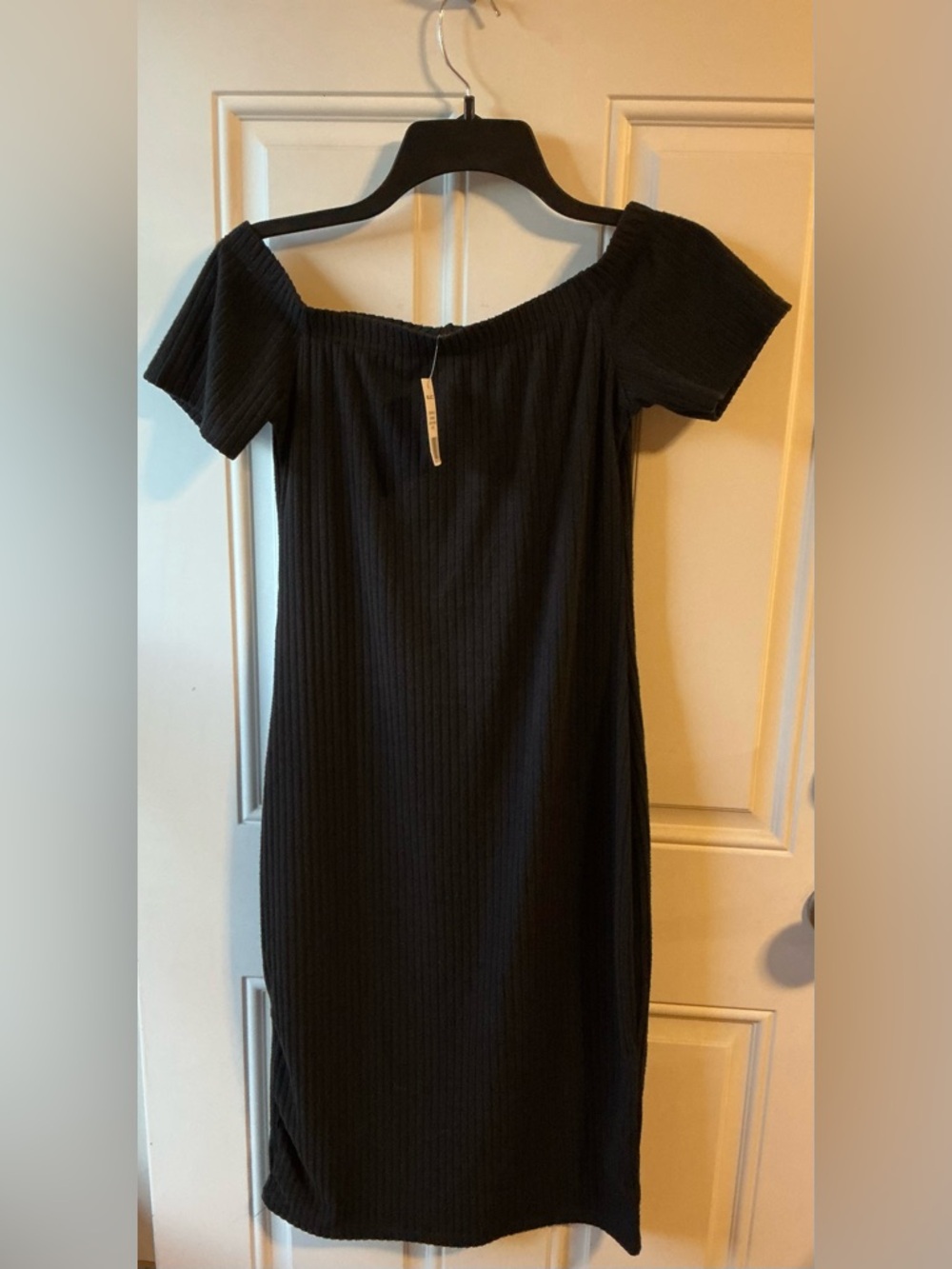 Women's Off-Shoulder Black Ribbed Midi Dress
